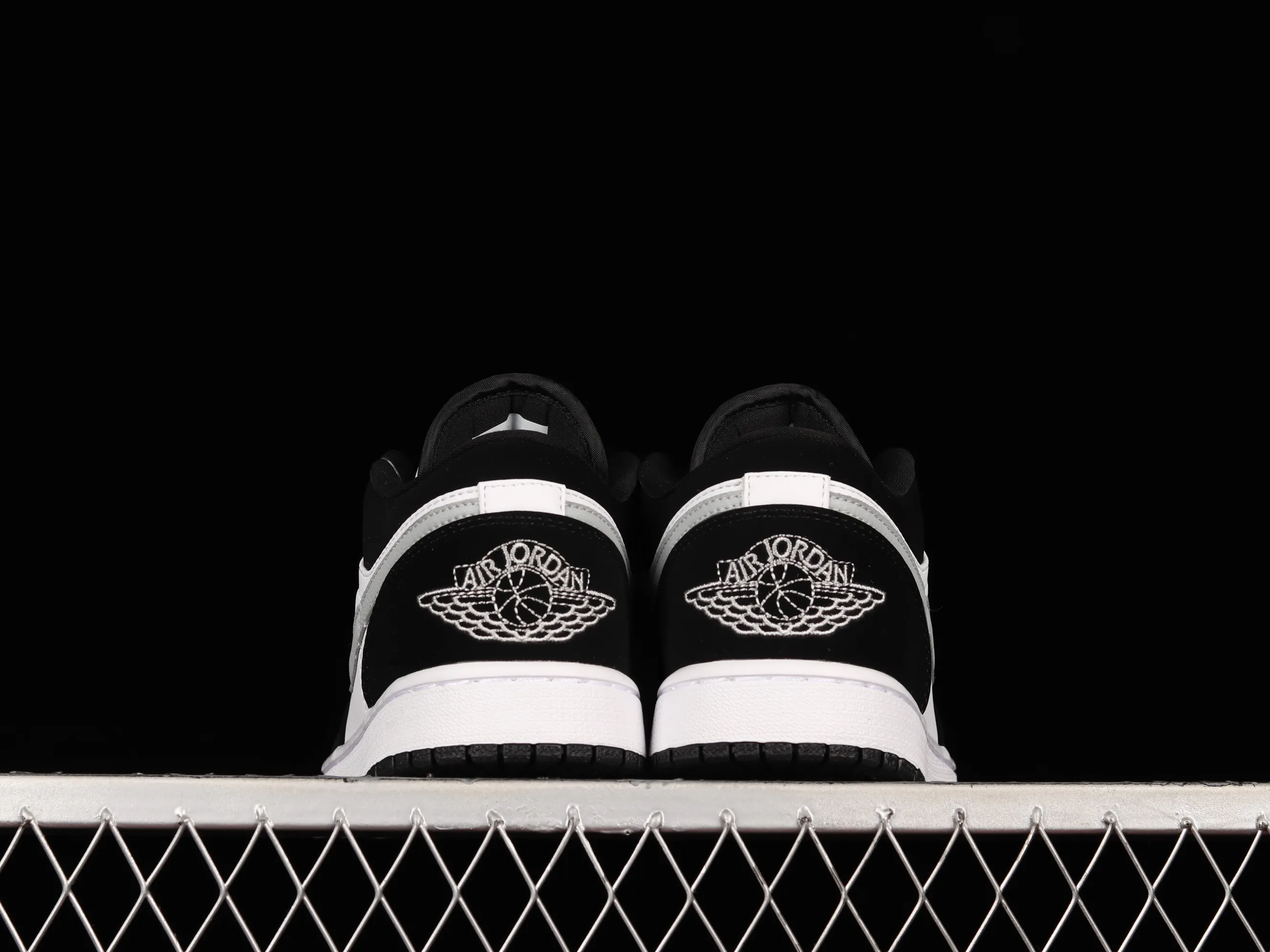 All categories Air Jordan Jordan series basketball shoes Air Jordan 1 Low Air Jordan 1 Low "New Emerald" AJ1 Joe 1 black and white gray 552780-018